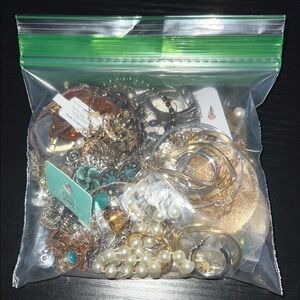 ~ 100+ LOT of Assorted Jewelry